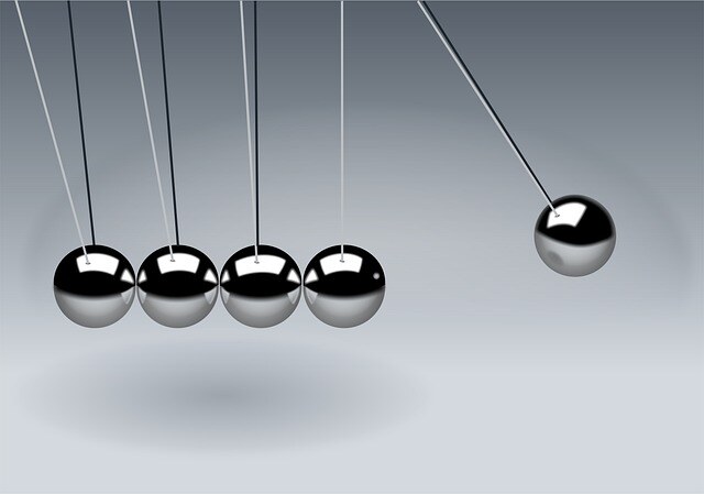 newtons-cradle-256213_640 newtons-cradle-256213_640