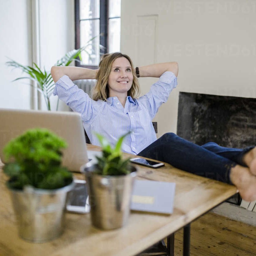 woman feet up 1-1 ratio